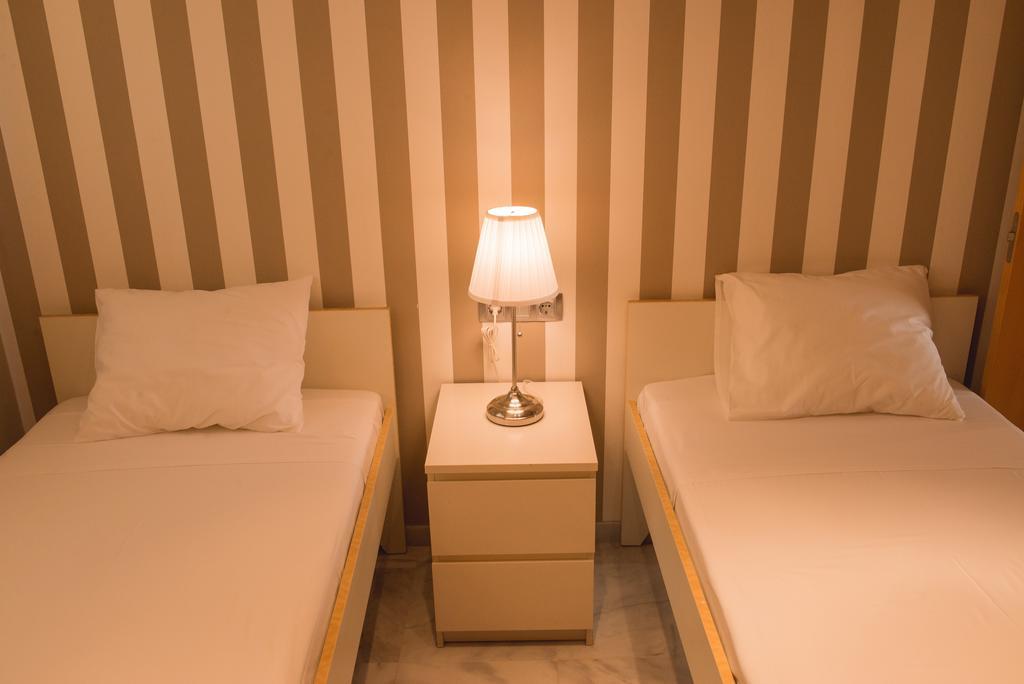 Ab Apartamentos Reding Малага Номер фото